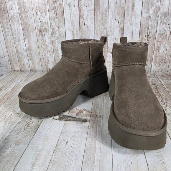 UGG‎ Classic Ultra Mini Platform Boots Taupe Suede Shearling Lined Women Size 9 - Picture 5 of 8